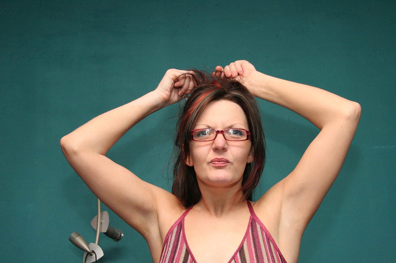 woman-thinking-835371_1280