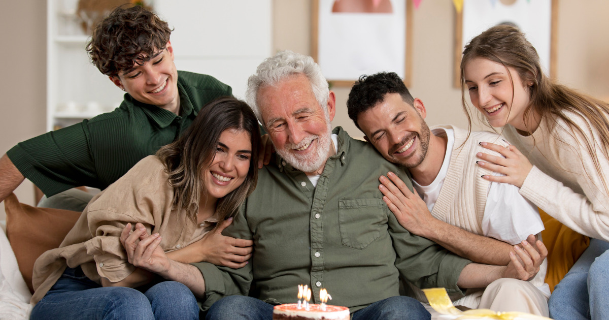 familia celebrando