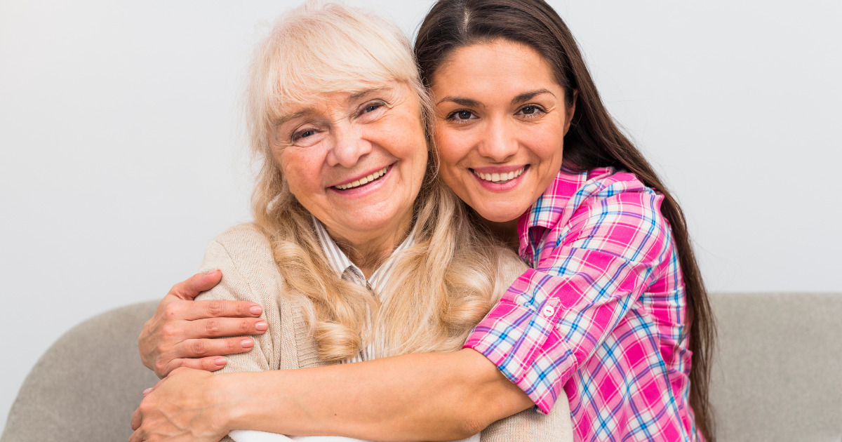 abrazando a la abuela